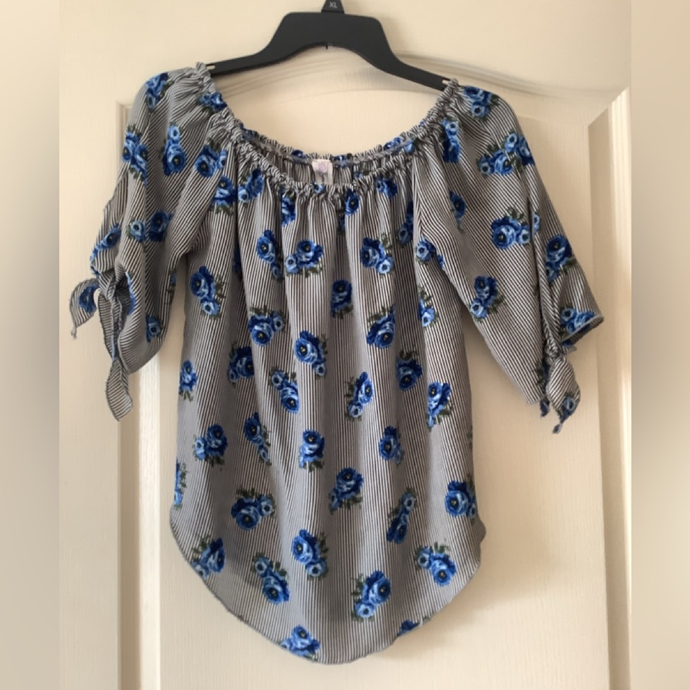Sensational collection, blouse, blue roses, striped sleeves tie this is …